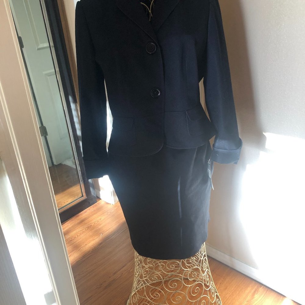 Tahari 2 piece lined suit